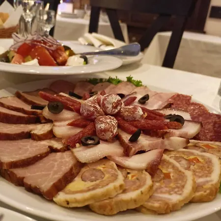 & Restaurant Отель