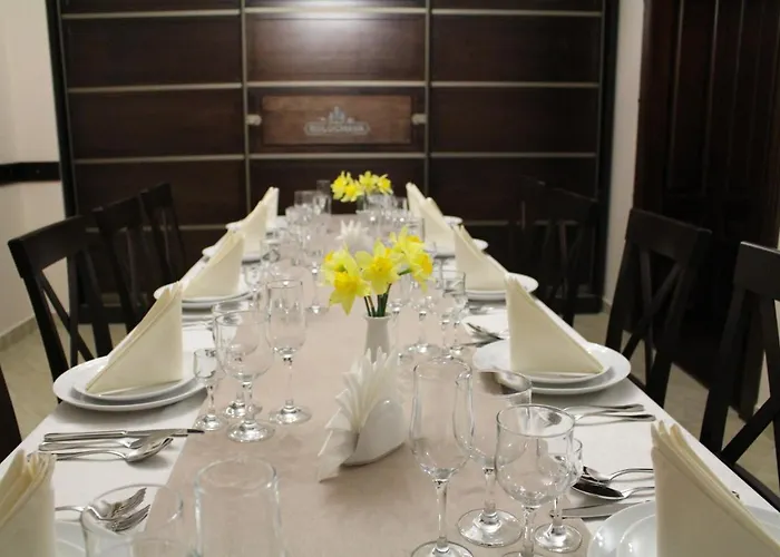 & Restaurant فندق *