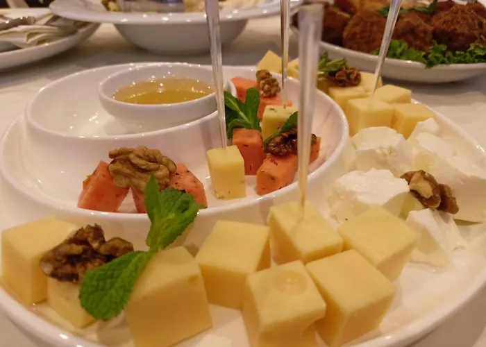 & Restaurant فندق