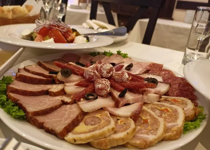 & Restaurant فندق